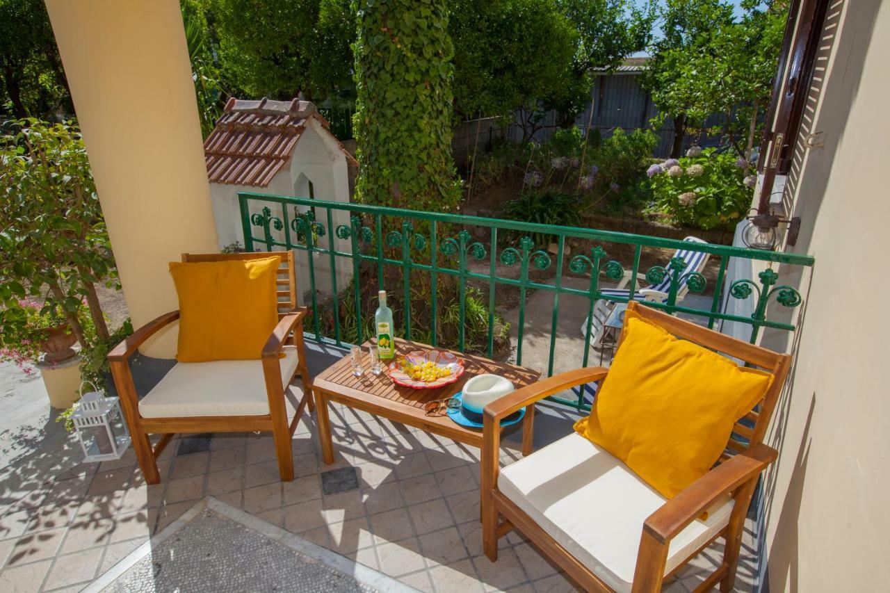 Villa Elide Вико Екуензе Екстериор снимка