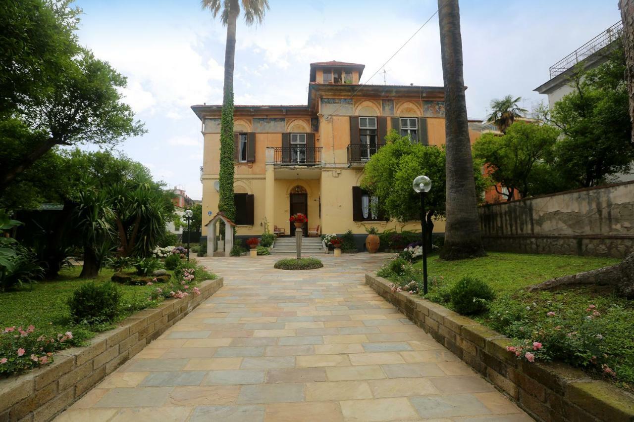 Villa Elide Вико Екуензе Екстериор снимка