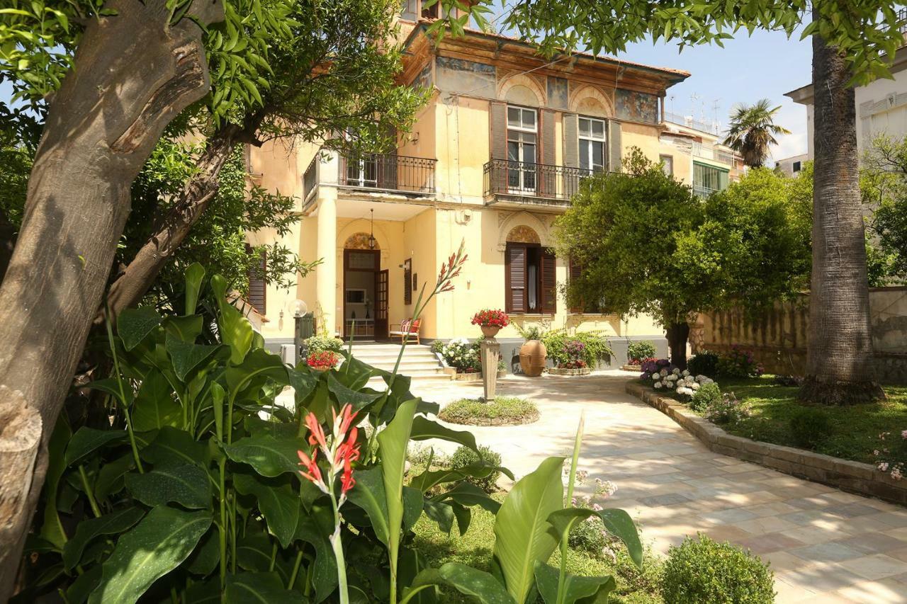 Villa Elide Вико Екуензе Екстериор снимка