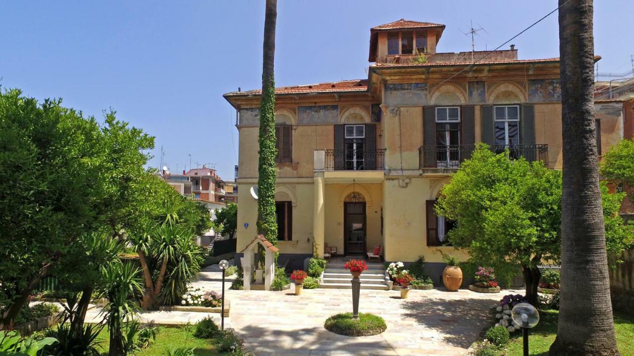 Villa Elide Вико Екуензе Екстериор снимка
