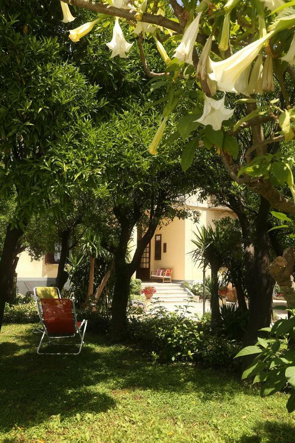 Villa Elide Вико Екуензе Екстериор снимка