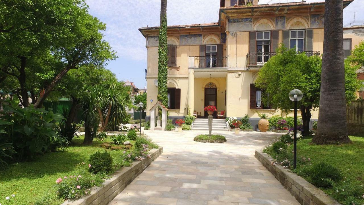 Villa Elide Вико Екуензе Екстериор снимка