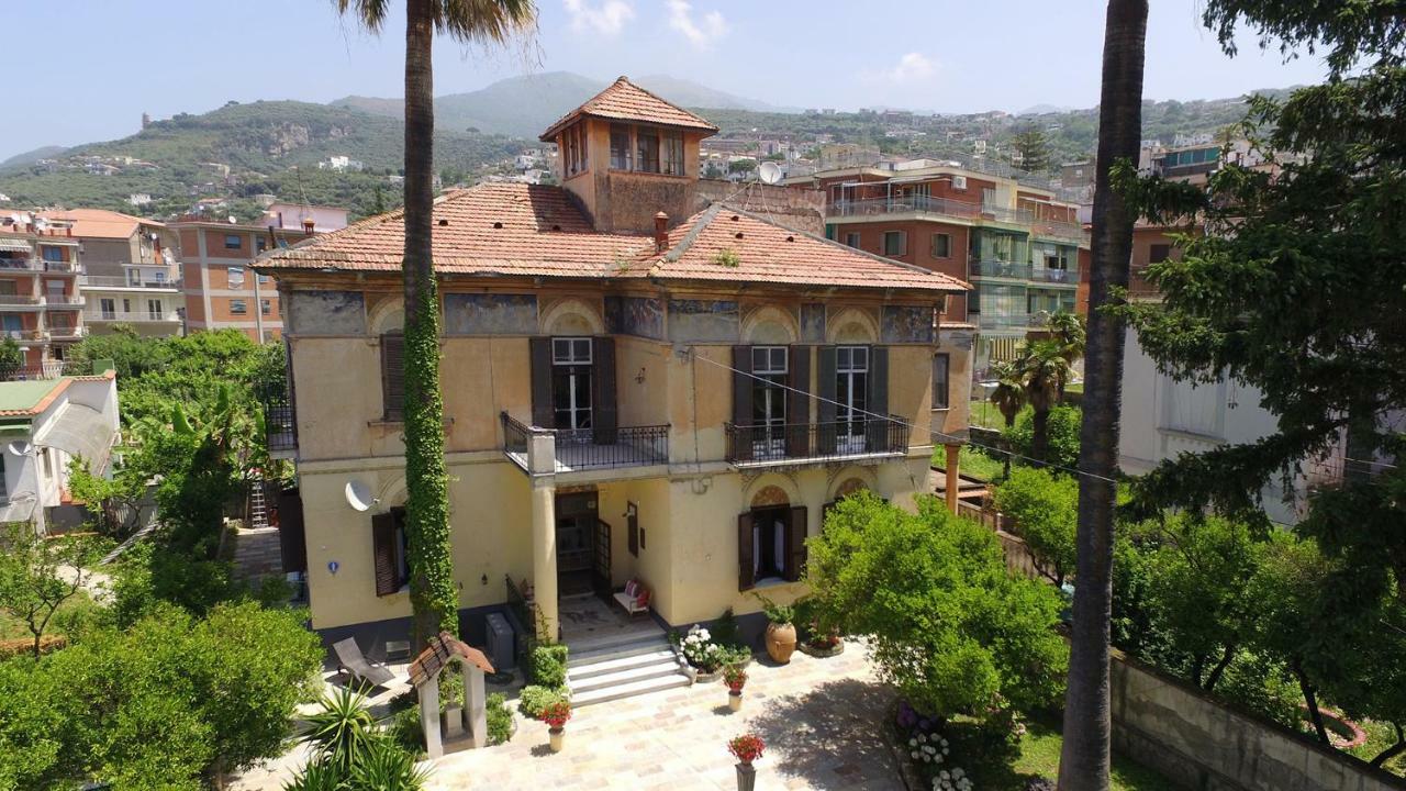 Villa Elide Вико Екуензе Екстериор снимка