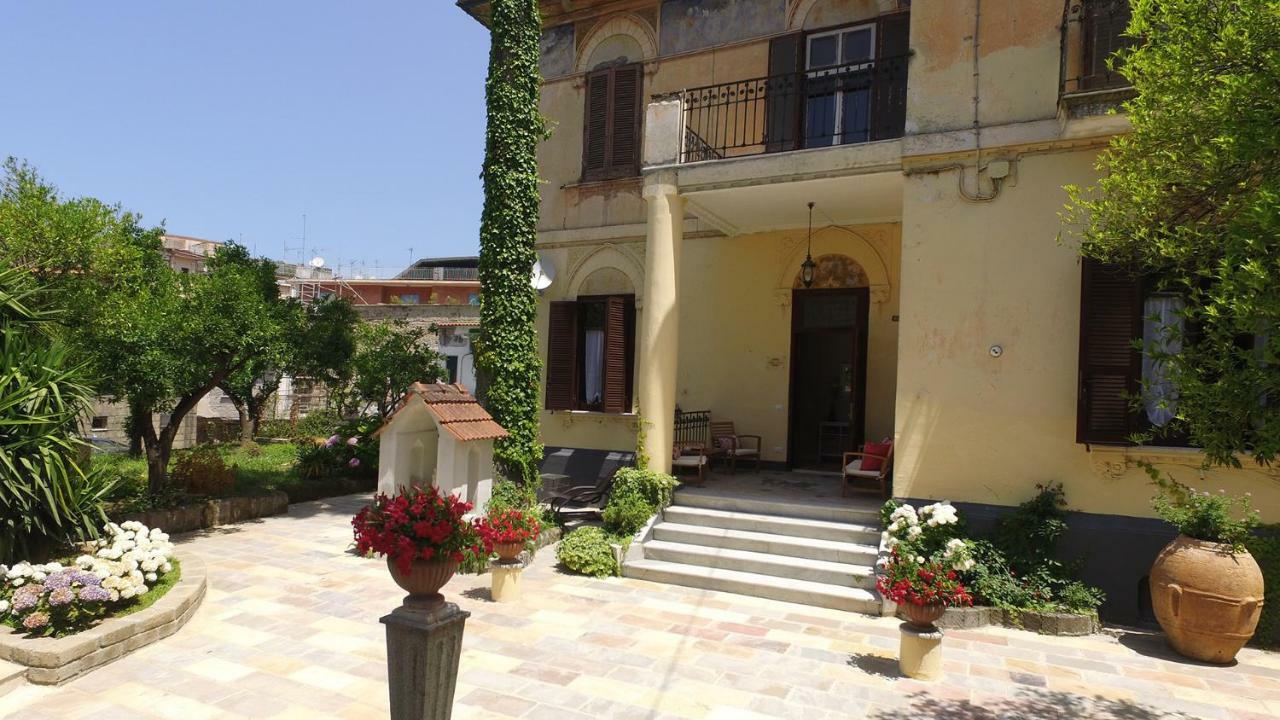Villa Elide Вико Екуензе Екстериор снимка